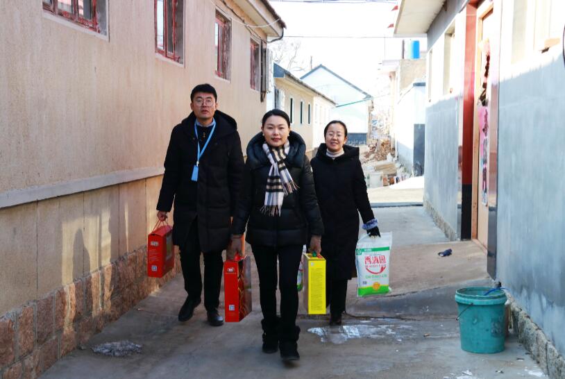 寒冬臘月送溫暖，真情幫扶暖人心 ——德才裝飾走訪慰問膠州市困難群眾(圖3)