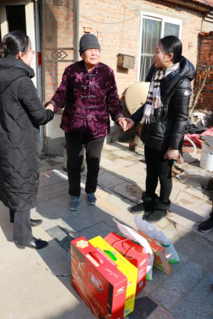 寒冬臘月送溫暖，真情幫扶暖人心 ——德才裝飾走訪慰問膠州市困難群眾(圖4)