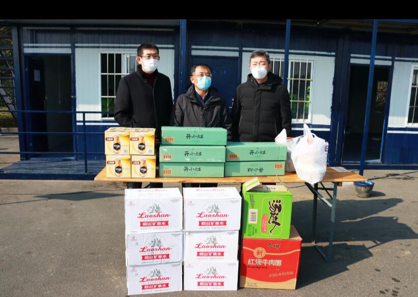 共同戰(zhàn)疫情，慰問顯大愛！嶗山區(qū)建筑業(yè)協(xié)會(huì)會(huì)長(zhǎng)袁永林等慰問青島高速疫情防控工作人員(圖2)