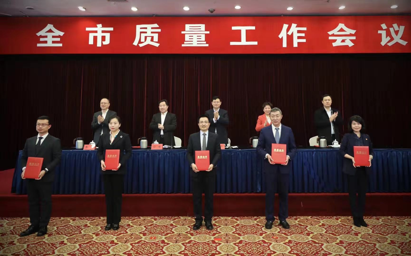 中建聯(lián)合|以質(zhì)量促發(fā)展，以質(zhì)量促轉(zhuǎn)型-第六屆青島市市長(zhǎng)質(zhì)量獎(jiǎng)?lì)C獎(jiǎng)(圖1)