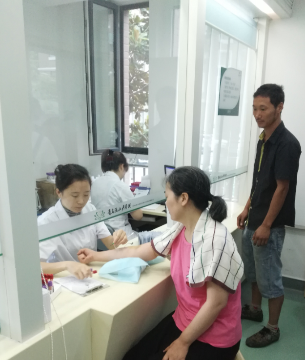 以人為本 關愛一線——中建聯(lián)合組織一線員工健康體檢(圖3)