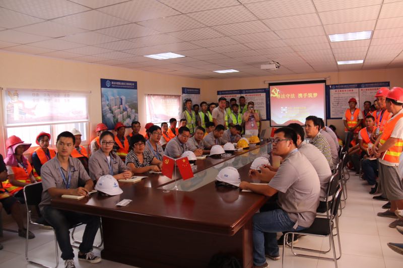 黨建做抓手，法律服務(wù)送工地(圖1)