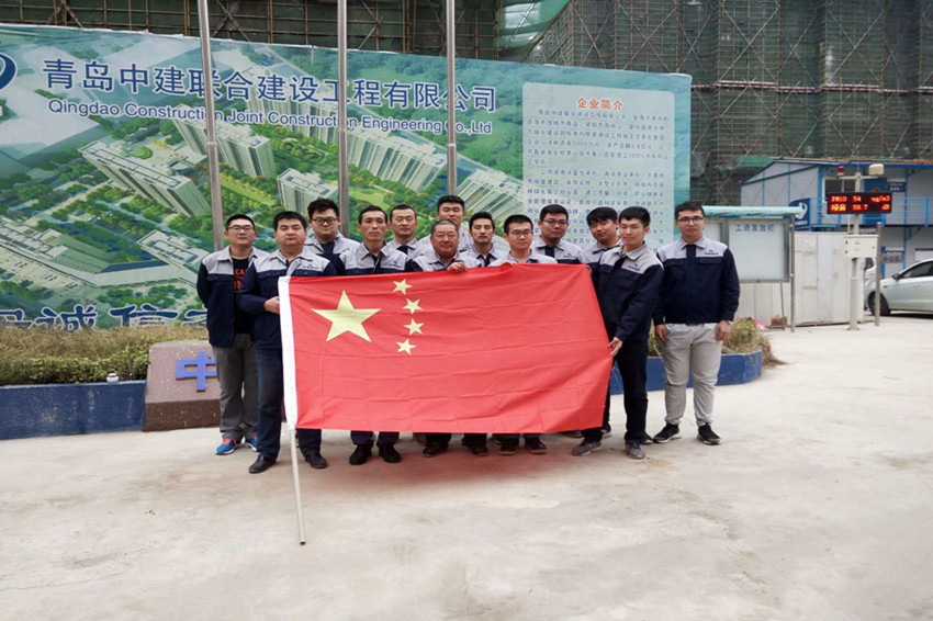 喜迎十九大 中建聯(lián)合開展“我為十九大獻(xiàn)禮升旗”活動(圖1)