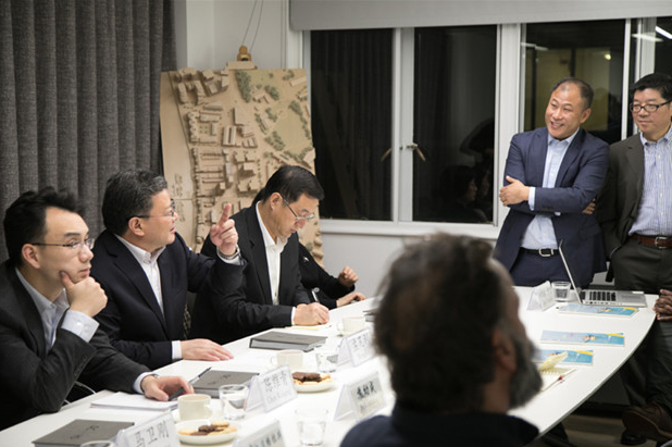 青島市長孟凡利對德才集團(tuán)英國DC-HD設(shè)計院走訪調(diào)研(圖2)