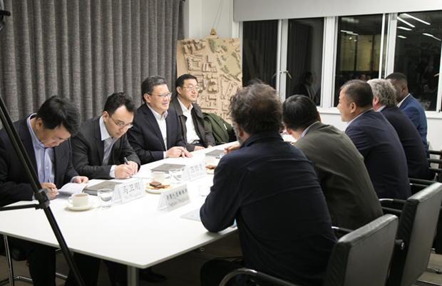 青島市長孟凡利對德才集團(tuán)英國DC-HD設(shè)計院走訪調(diào)研(圖3)