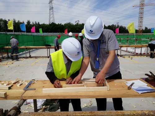 城陽區(qū)舉辦建筑業(yè)職業(yè)技能大賽 比學(xué)趕幫超展工匠精神(圖7)