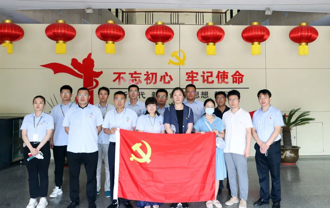 銘記黨史，砥礪前行|支部共建走進青島市博物館(圖1)