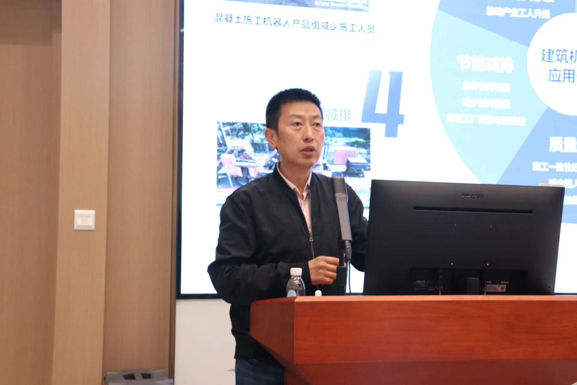 德才集團(tuán)開展2023年度智能建造標(biāo)桿項(xiàng)目培訓(xùn)講座，中建聯(lián)合董事長(zhǎng)袁永林參加座談(圖2)