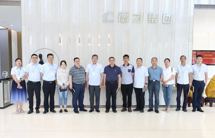 市建管中心一行蒞臨中建聯(lián)合考察并召開“先鋒住建·支部圓桌會”(圖1)