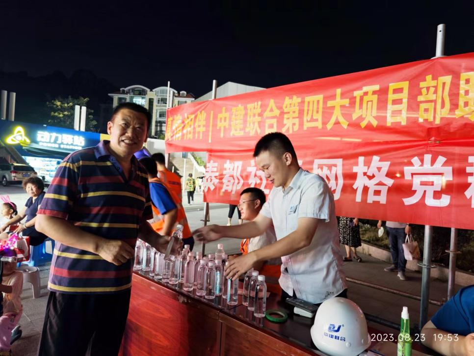 小區(qū)改造煥然一新，納涼晚會精彩上演(圖1)