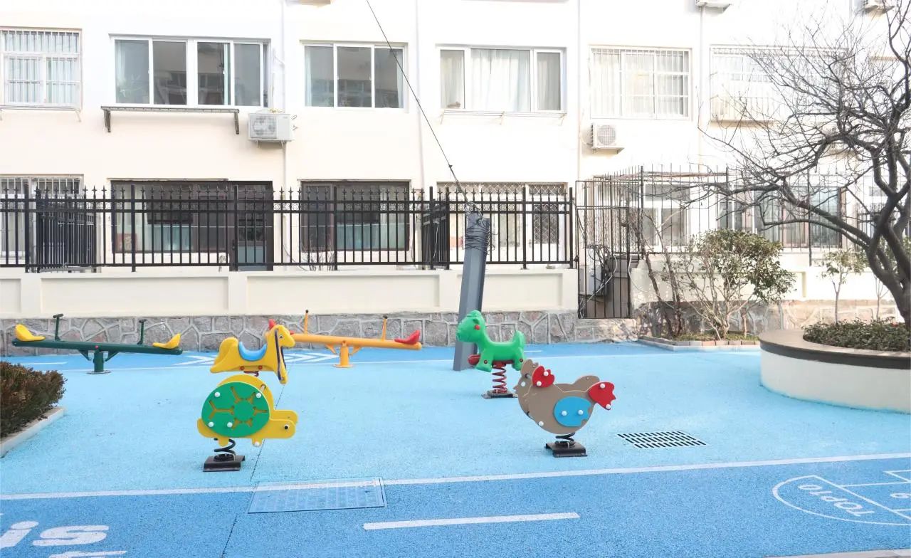 青島市城市更新和城市建設(shè)總指揮部對(duì)中建聯(lián)合市南區(qū)金湖路海洋特色街區(qū)項(xiàng)目開(kāi)展觀摩(圖13)