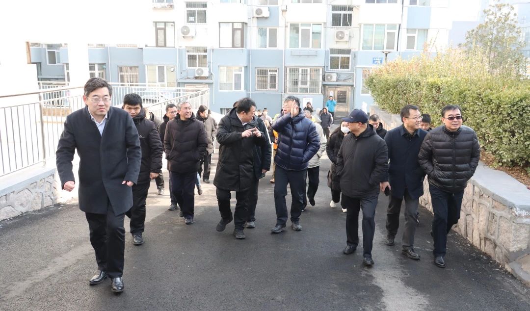 青島市城市更新和城市建設(shè)總指揮部對(duì)中建聯(lián)合市南區(qū)金湖路海洋特色街區(qū)項(xiàng)目開(kāi)展觀摩(圖2)