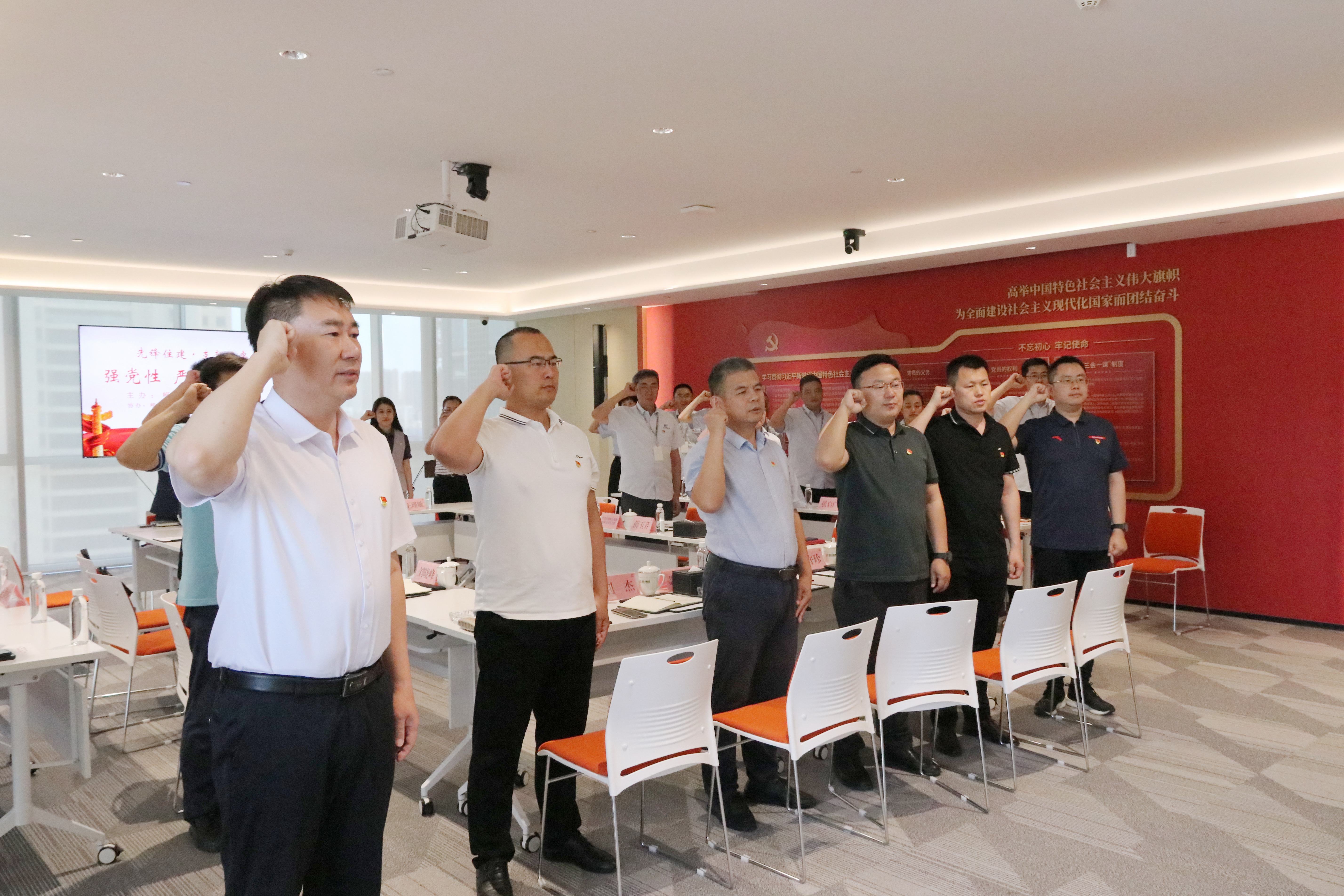 嶗山區(qū)建筑行業(yè)黨委“強黨性、嚴紀律、迎七一”先鋒住建·支部圓桌會在中建聯(lián)合順利召開(圖2)