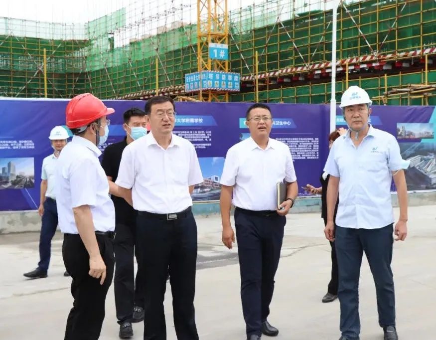 中建聯(lián)合|青島市政協(xié)副主席卞建平蒞臨云谷學(xué)校項目督導(dǎo)調(diào)研(圖1)